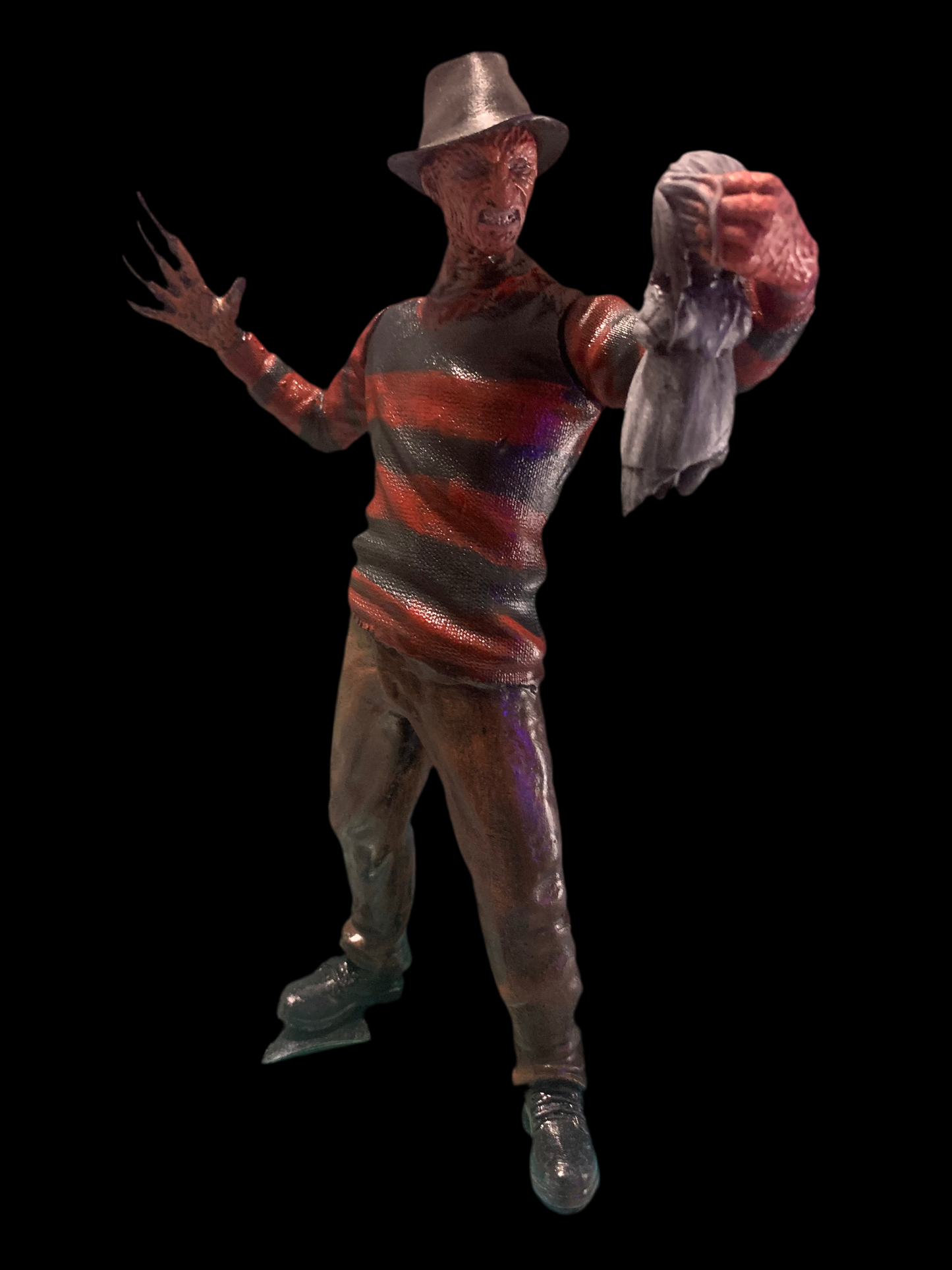 Statua Freddy Krueger dipinta a mano.